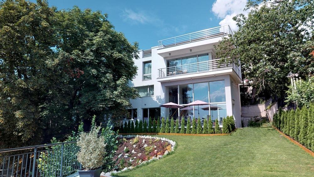 River View Apartments Hotel Bratislava Eksteriør bilde