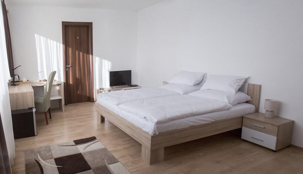 River View Apartments Hotel Bratislava Eksteriør bilde
