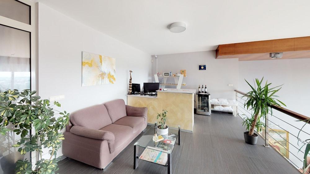 River View Apartments Hotel Bratislava Eksteriør bilde