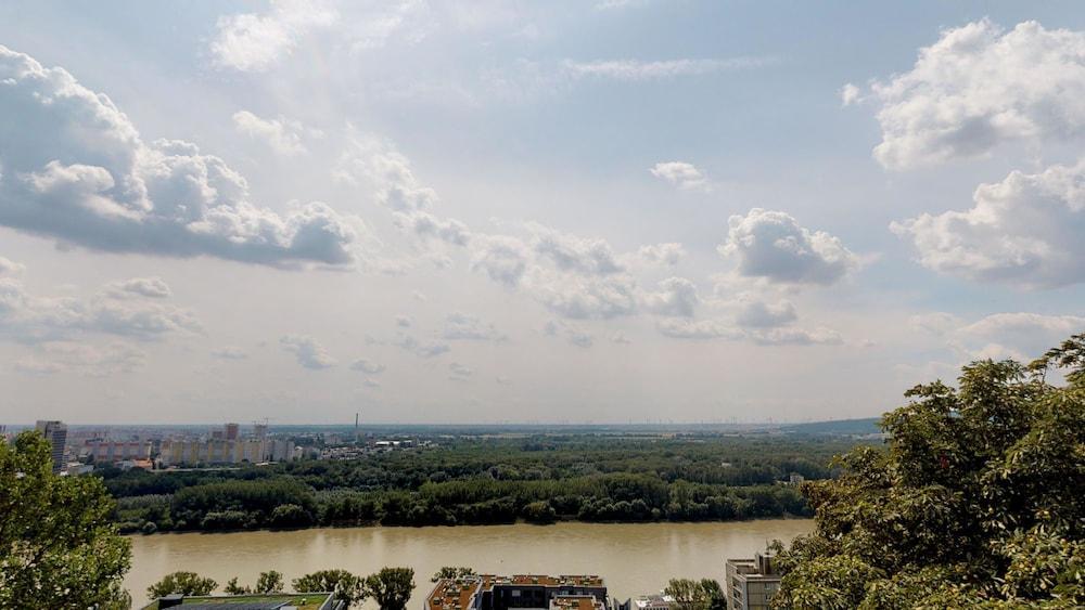 River View Apartments Hotel Bratislava Eksteriør bilde