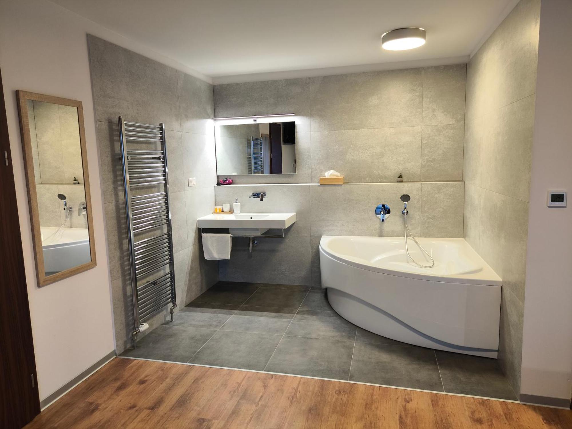 River View Apartments Hotel Bratislava Eksteriør bilde