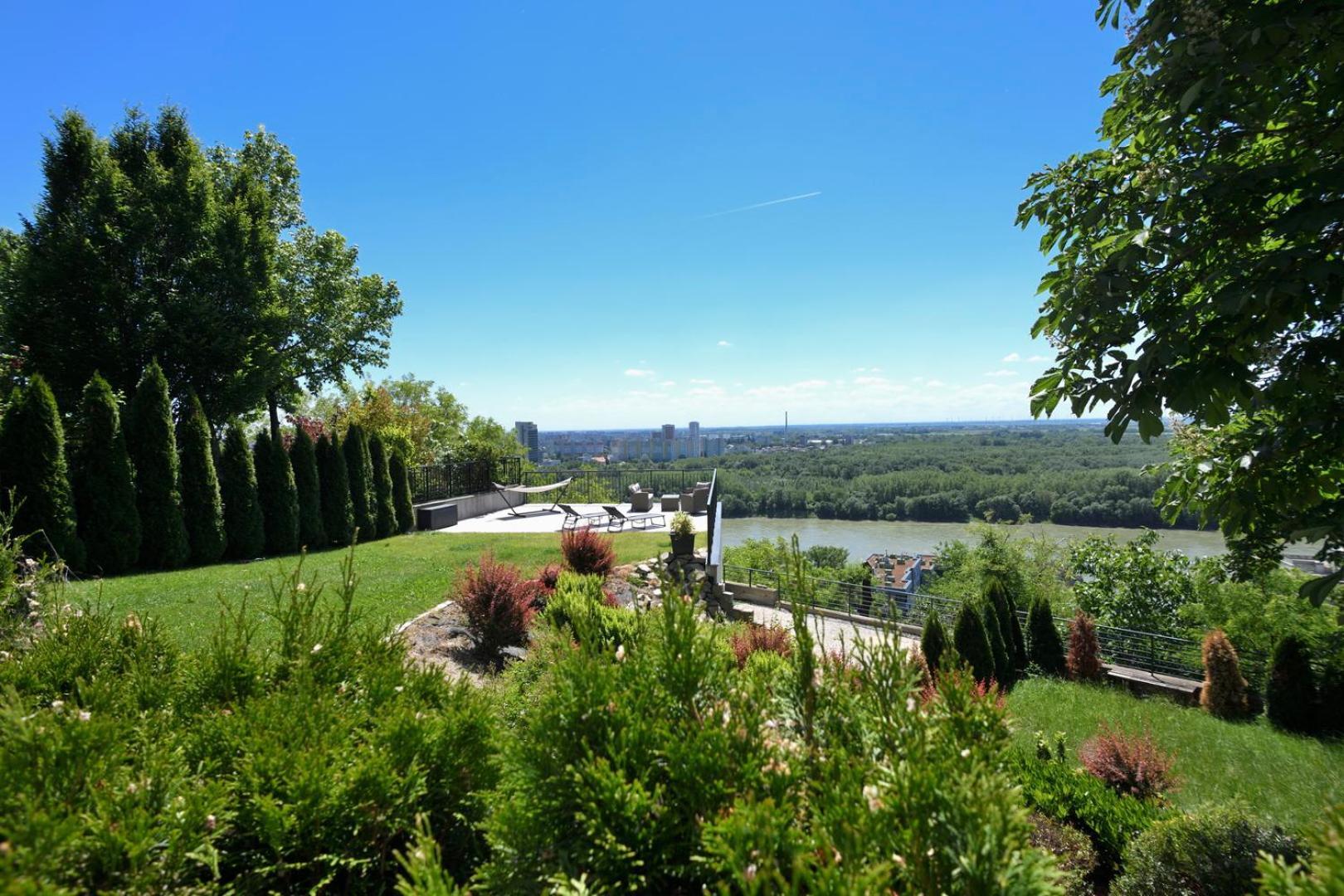 River View Apartments Hotel Bratislava Eksteriør bilde