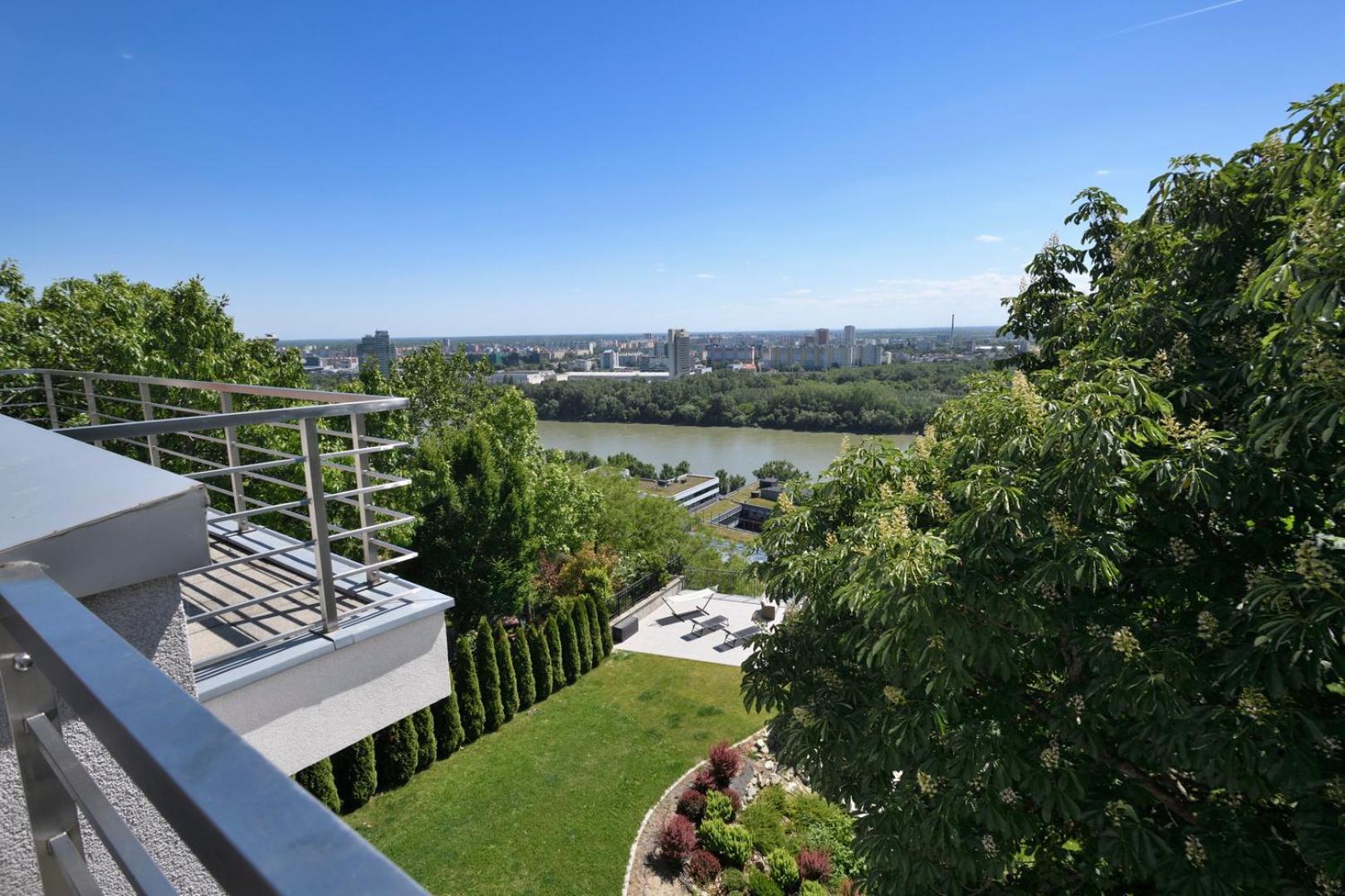 River View Apartments Hotel Bratislava Eksteriør bilde